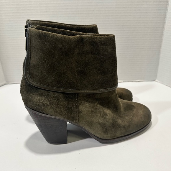 Vince Camuto Hamilton Suede Ankle Boots size 9M - Picture 1 of 6
